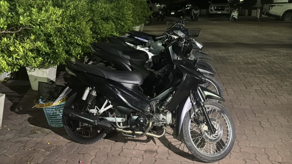 Vier der sichergestellten Motorräder befanden sich noch in fahrbereitem Zustand und werden nun kriminaltechnisch untersucht. Bild: TMN.TV