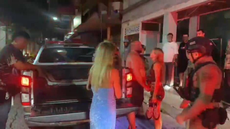 Die Polizei griff ein, nachdem sich die Auseinandersetzung über mehrere Straßen ausgedehnt hatte. Bild: TMN.TV
