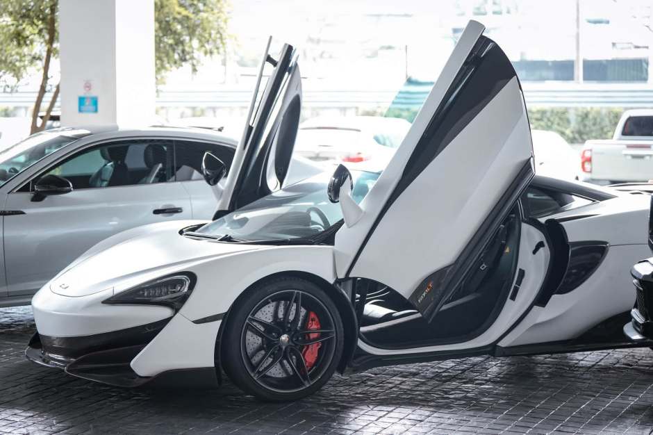 Ein sichergestellter McLaren gehört ebenfalls zu den Vermögenswerten, die im Zuge der Ermittlungen beschlagnahmt wurden. Bild: Central Investigation Bureau (CIB)